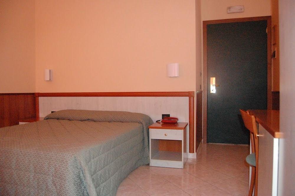 Hotel Laurence Róma Kültér fotó